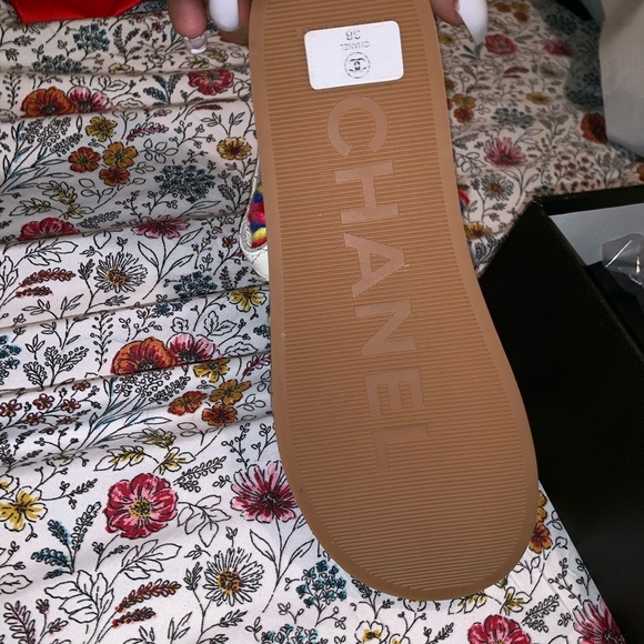 Size 7 Chanel  sandals only worn once - Picture 3 of 5